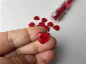 Knap - fint hjerte i rød, 13 mm